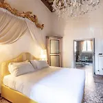 Palazzo Borghese, A Burghesius * Roma